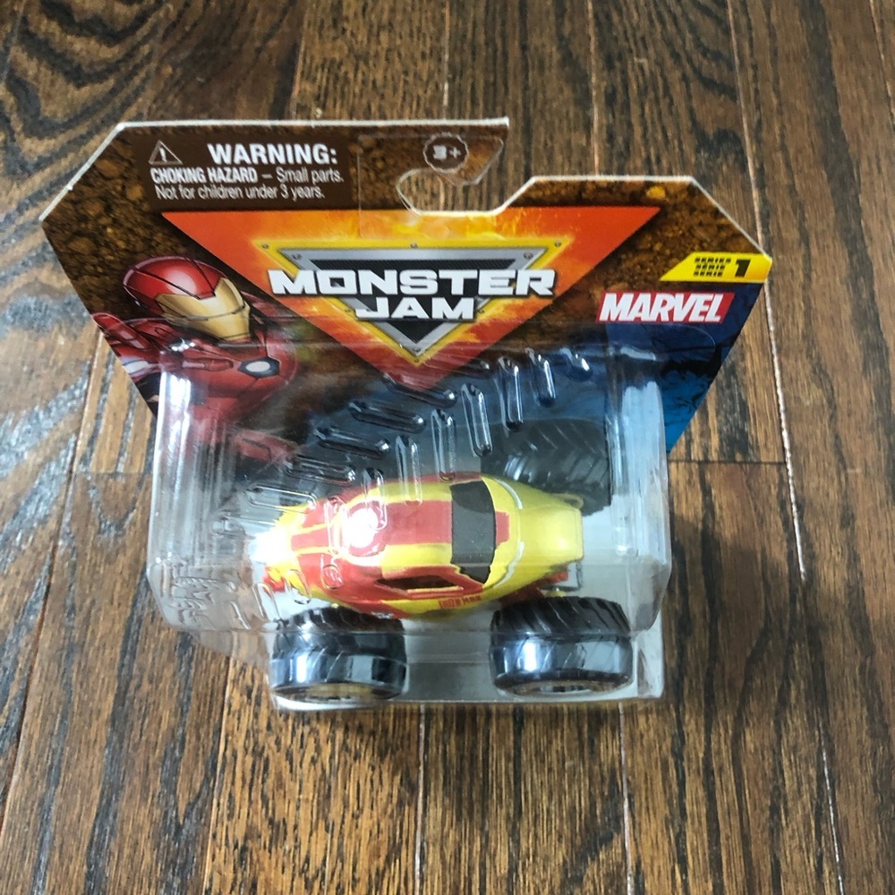 *NWT* Monster Jam Monster Trucks x Marvel Iron Man w/Flag- Series 1 - 1:64 Scale - Picture 5 of 6